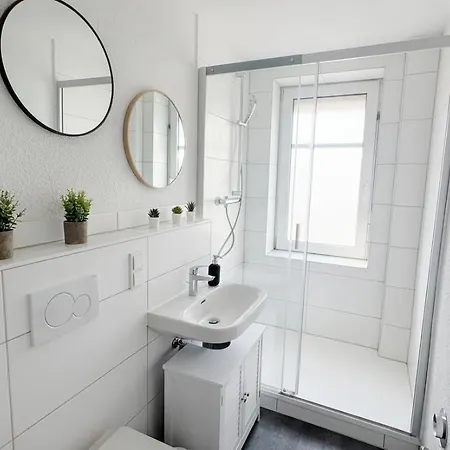 Apartment Zentrale Fuer 6 Gaeste 7 Gehminuten Zum Bahnhof *