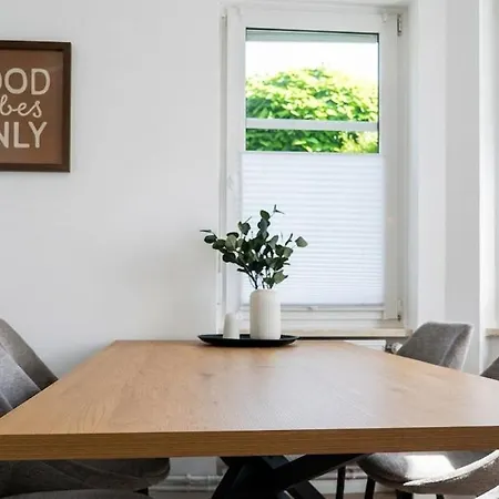 Zentrale Fuer 6 Gaeste 7 Gehminuten Zum Bahnhof Apartment *
