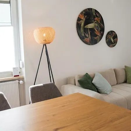 Zentrale Fuer 6 Gaeste 7 Gehminuten Zum Bahnhof Apartment Eisenach